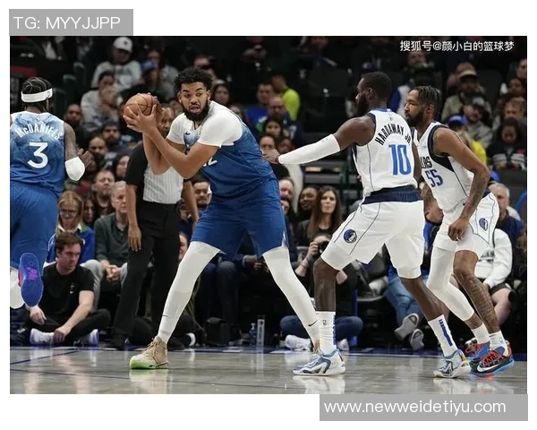 唐斯自豪于华子成就每次路过阿迪门店必停留欣赏他的海报