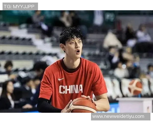 中国赛半场战报布克贡献11分曾凡博未登场托马斯状态火热助太阳暂时领先篮网