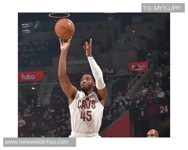 米切尔短暂出战18分钟表现平平贡献7分1板2助2断展现潜力 米切尔短暂出战18分钟表现平平贡献7分1板2助2断展现潜力