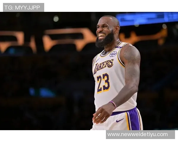 詹姆斯周二中午宣布退役实为广告宣传早有预兆引发热议 詹姆斯周二中午宣布退役实为广告宣传早有预兆引发热议